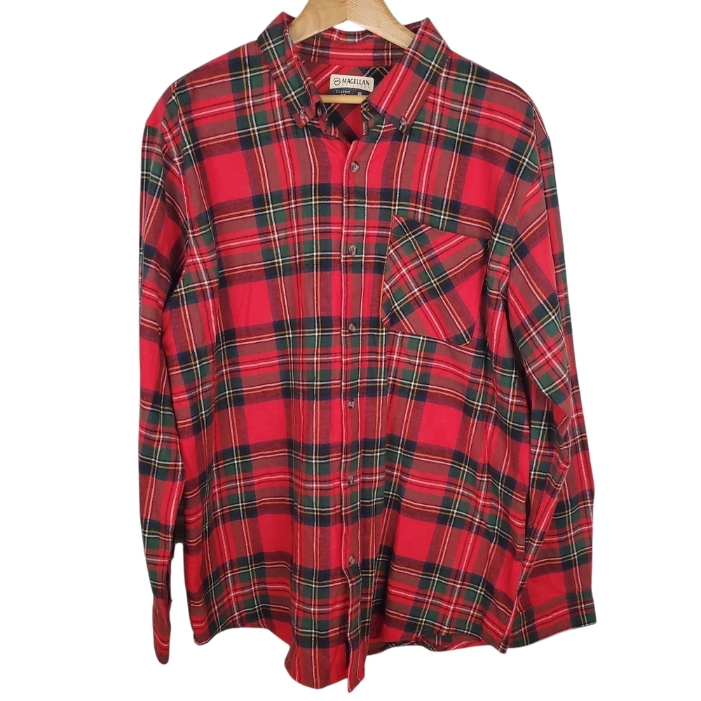 Magellan Outdoors Men's Red and Green Plaid Flannel Button Down Shirt. XL. H107